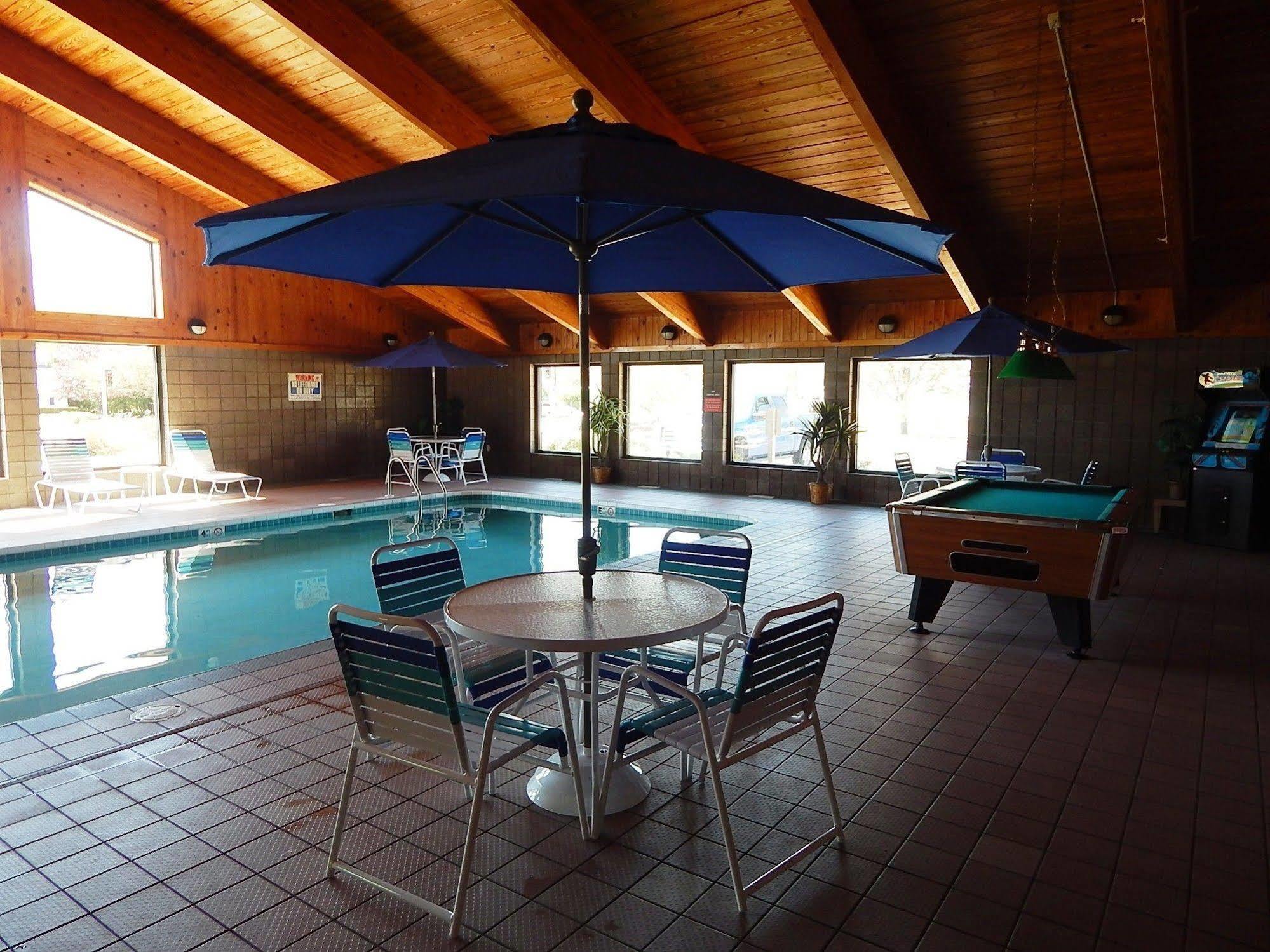 Americinn By Wyndham Sturgeon Bay Exterior photo